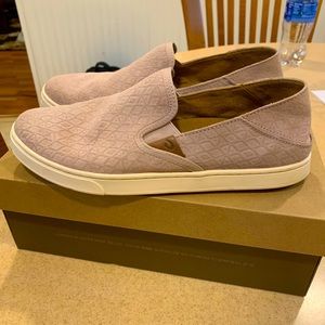 Olukai Pehuea Leather Slip Ons sz9